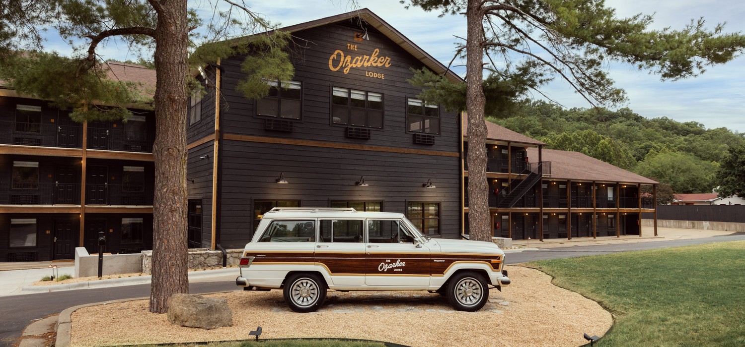 The Ozarker Lodge Partners with Travel Outlook to Elevate Guest Communications and Boost Reservation Conversions